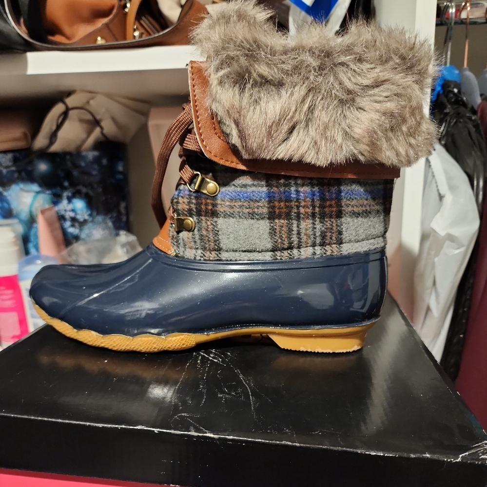 Duck boots